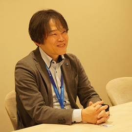 情報システム部玉山様