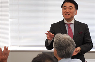 人工知能の進化とビジネスへの適用可能性～FinTechなどの商用AIを人間との共存～